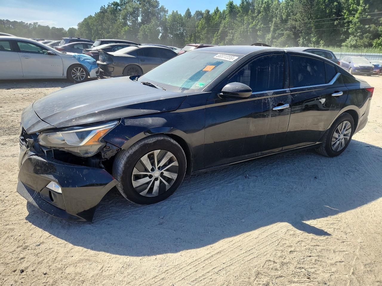 Salvage Nissan Altima Image