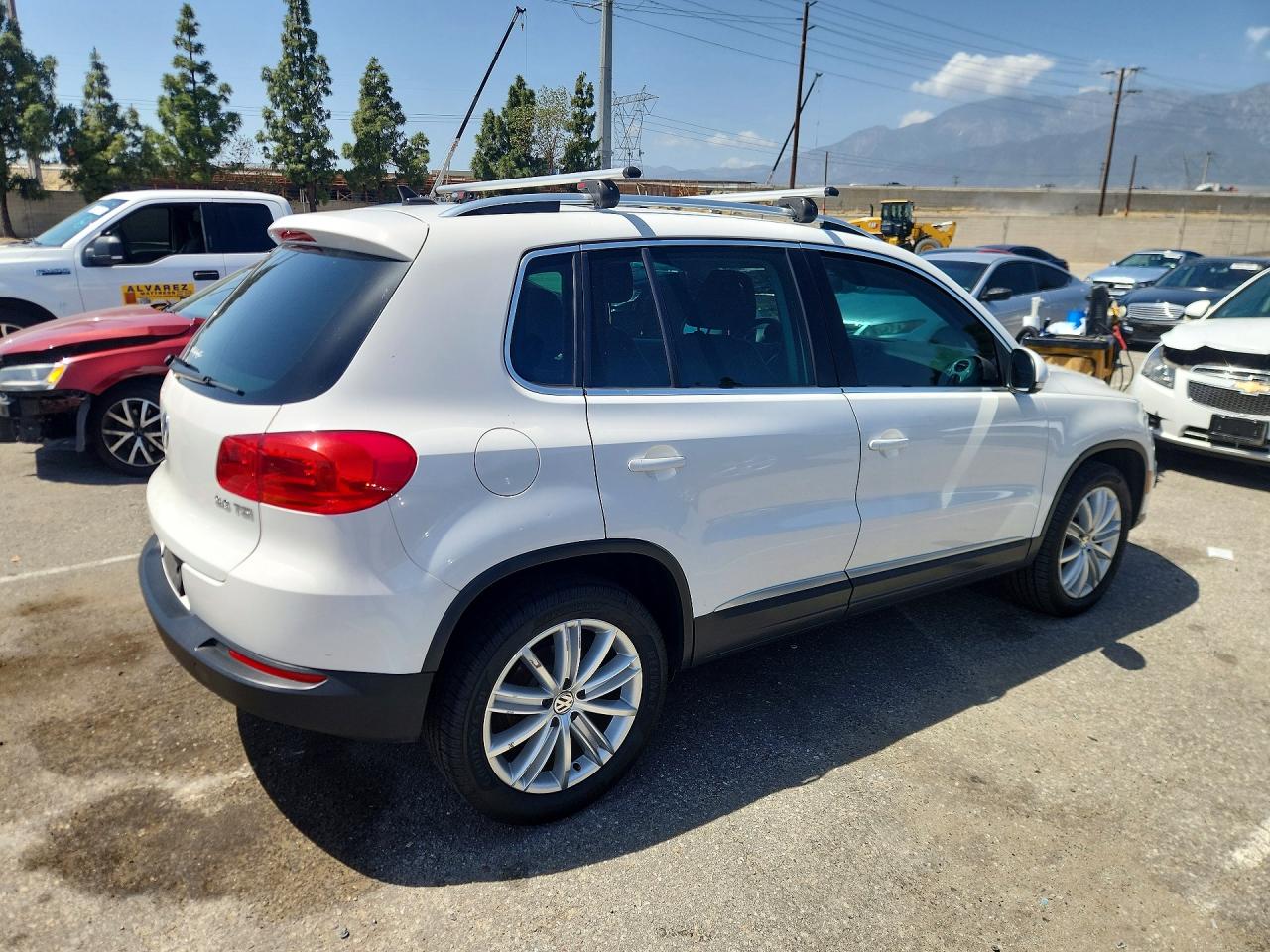 Volkswagen Tiguan S