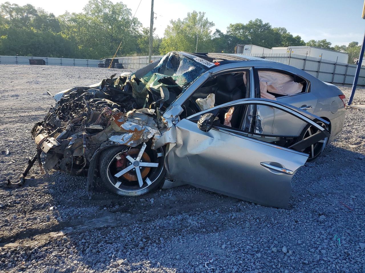Salvage Nissan Maxima Image