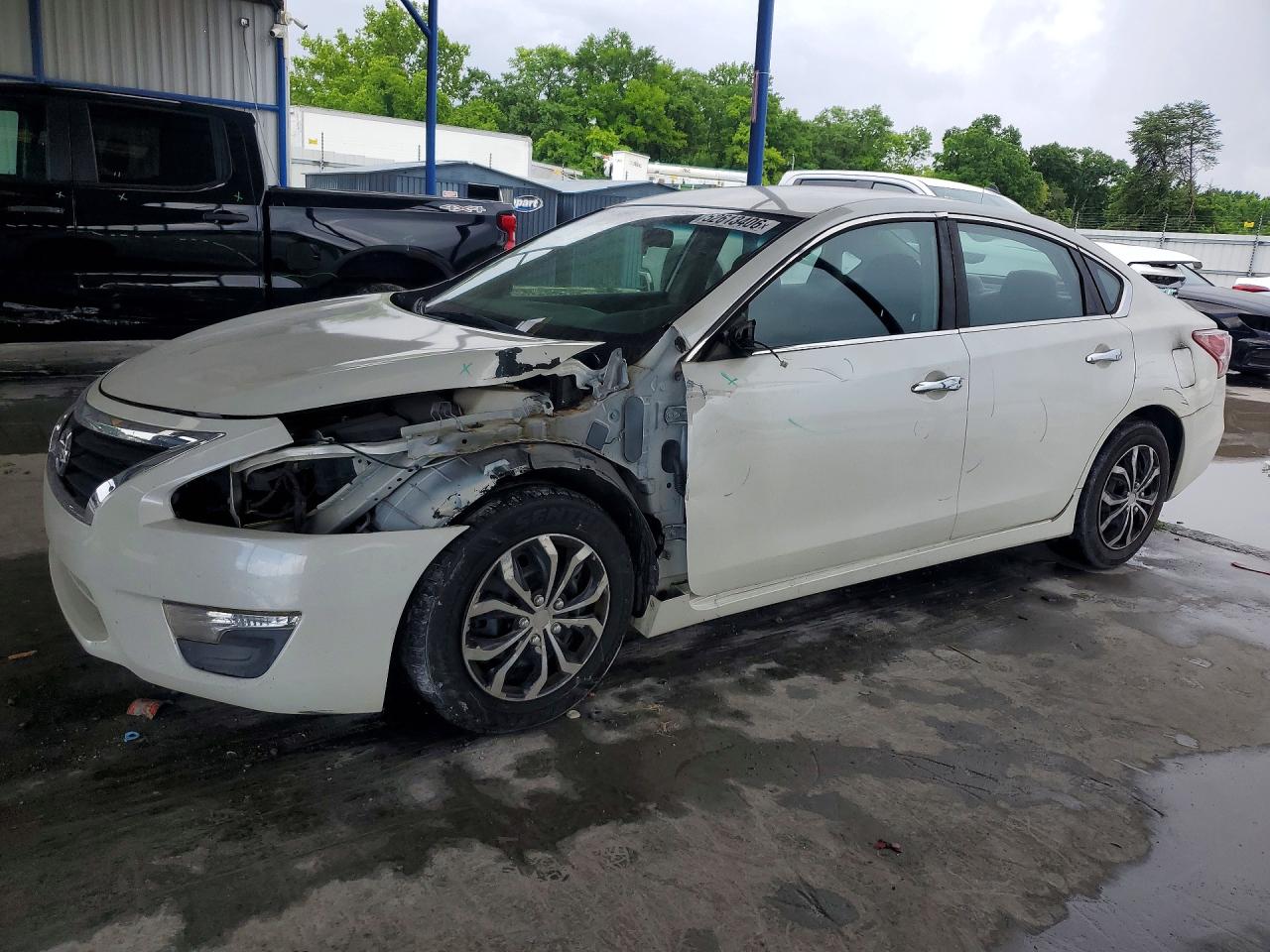 Salvage Nissan Altima Image