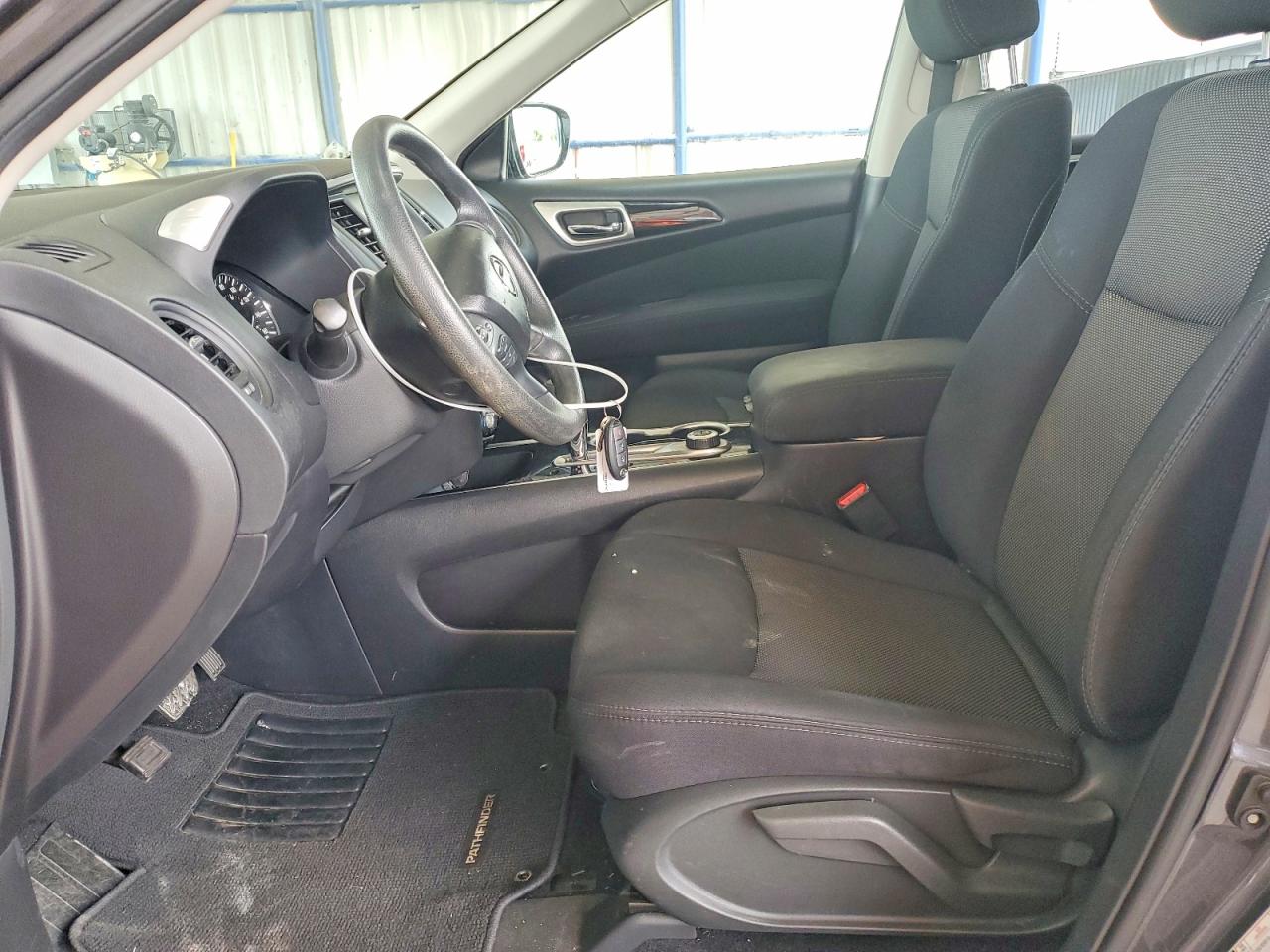 Nissan Pathfinder S