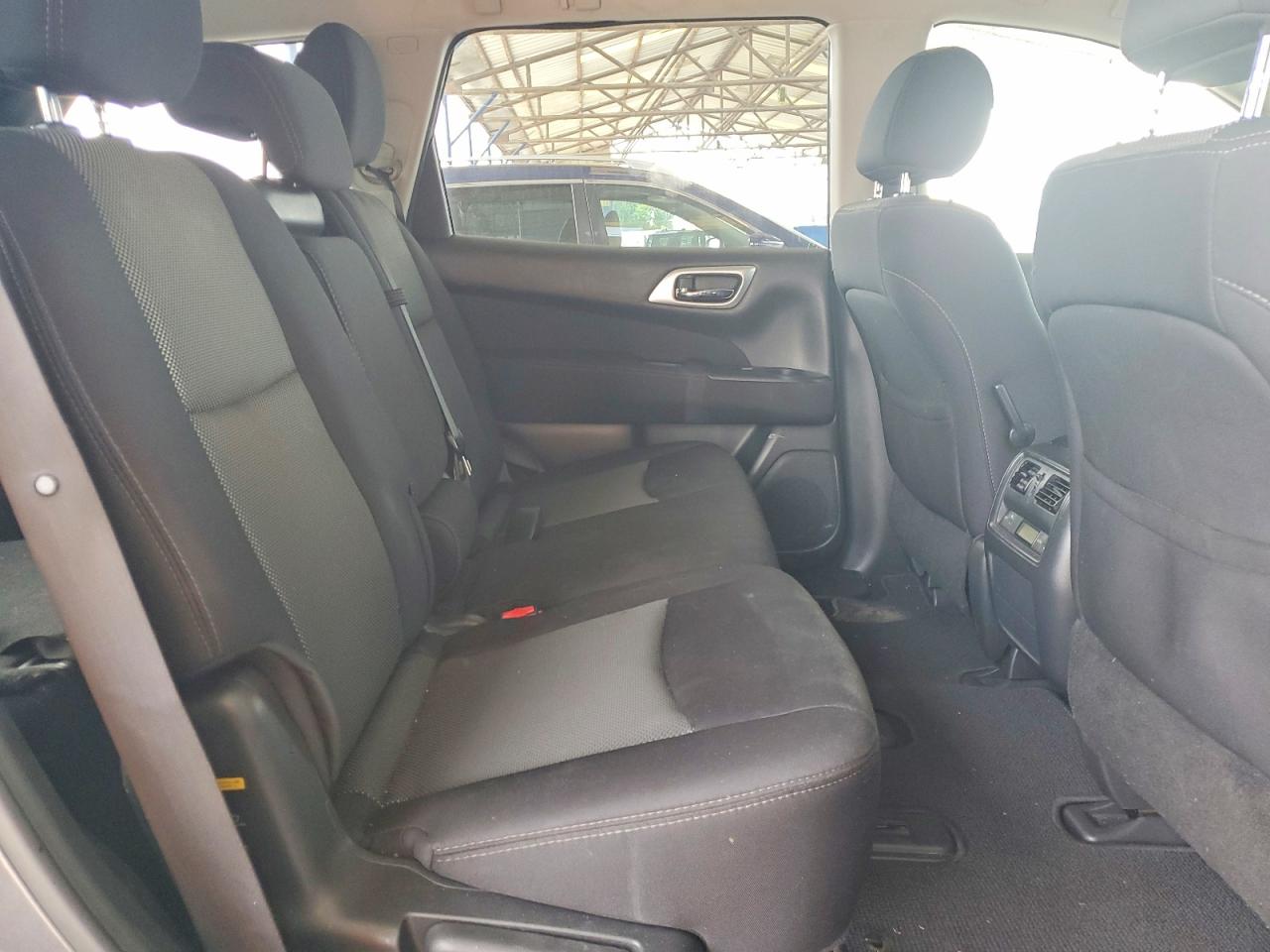 Nissan Pathfinder S