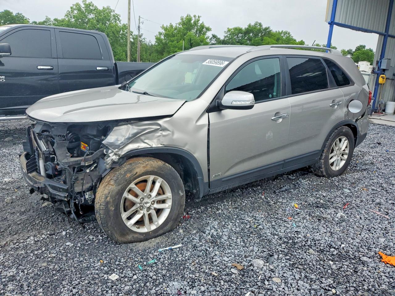 Salvage Kia Sorento Image