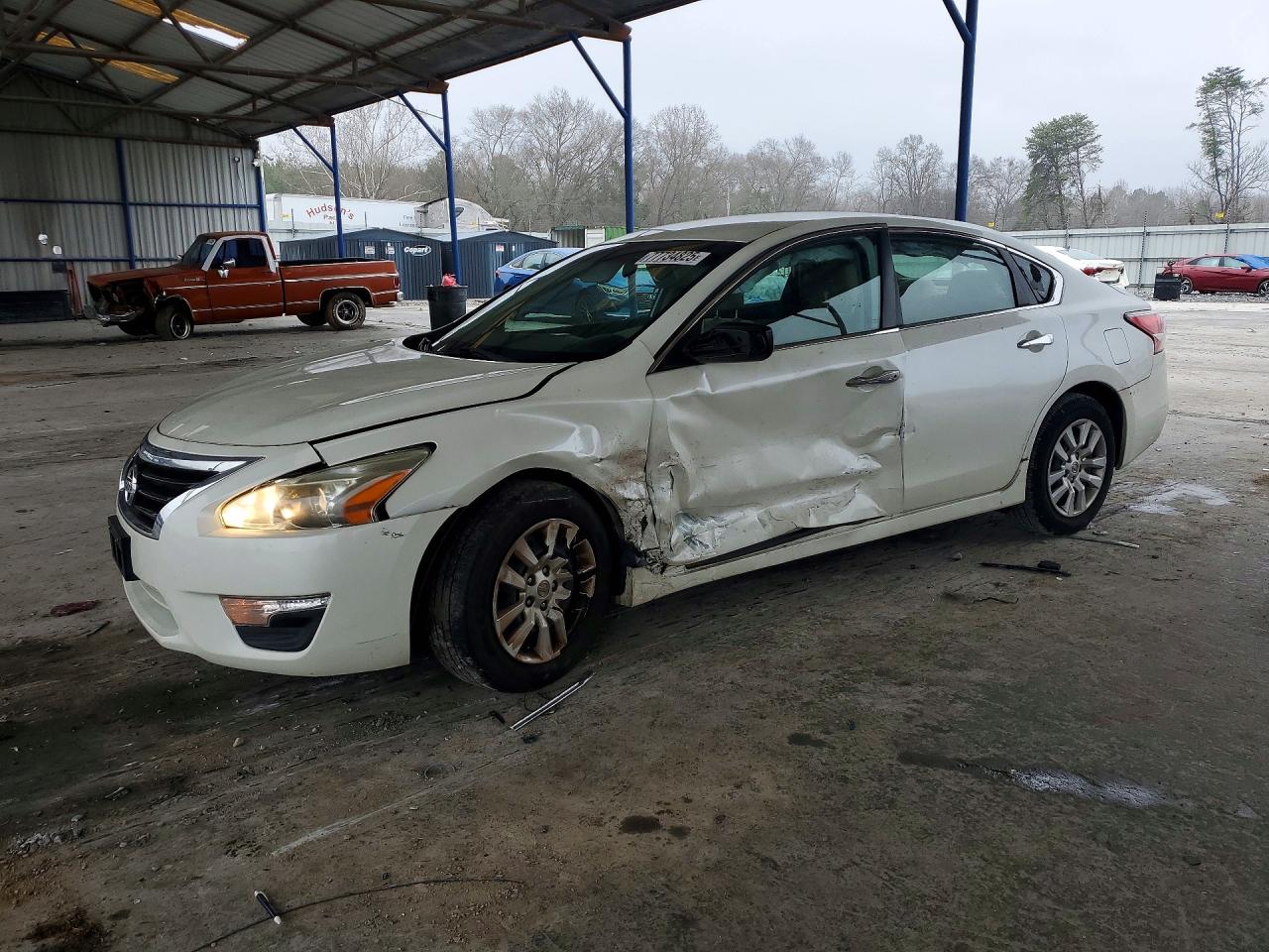 Salvage Nissan Altima Image