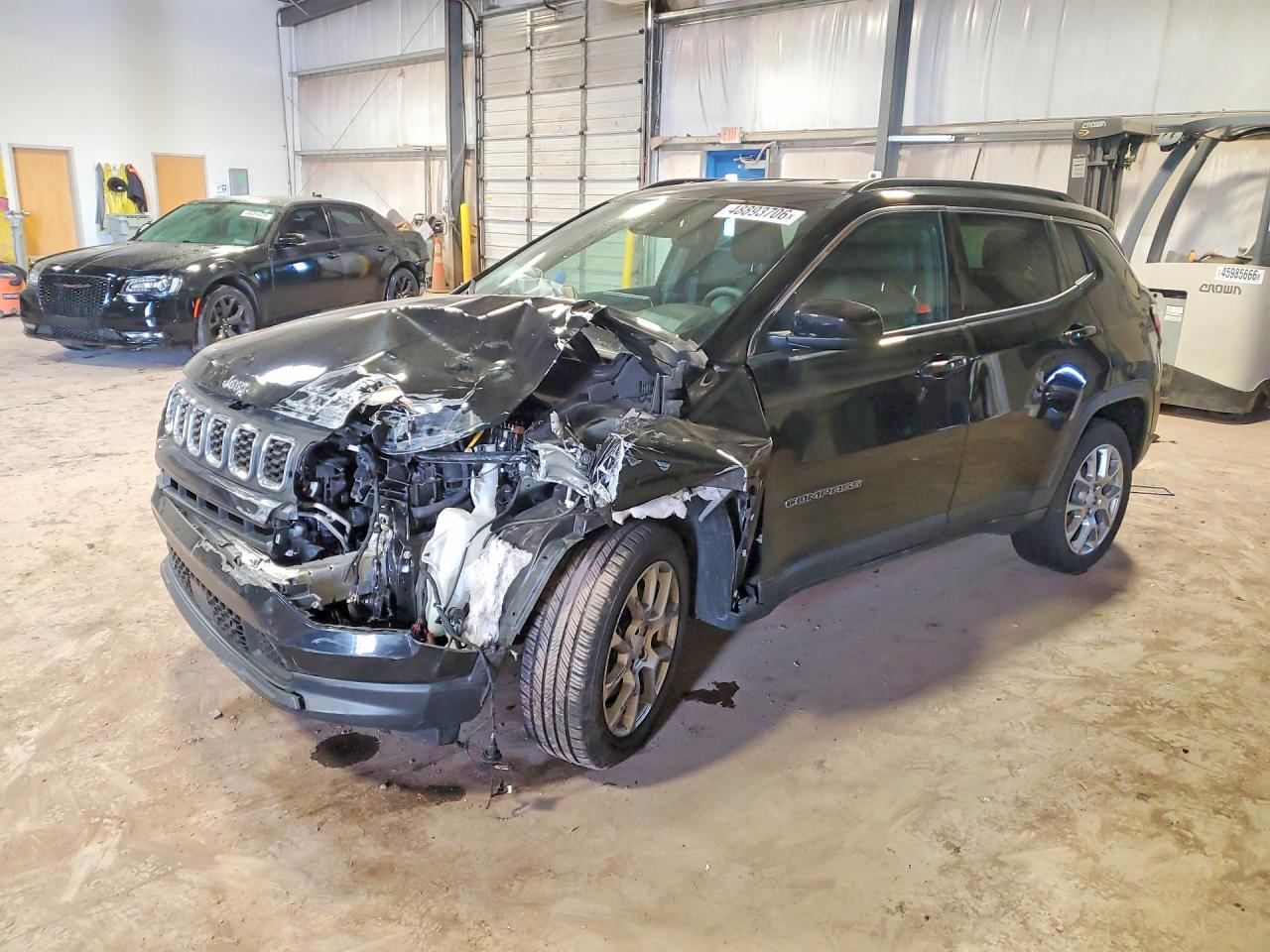 Salvage Jeep Compass Image