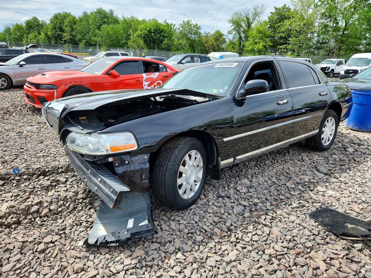 Salvage Lincoln Towncar Image