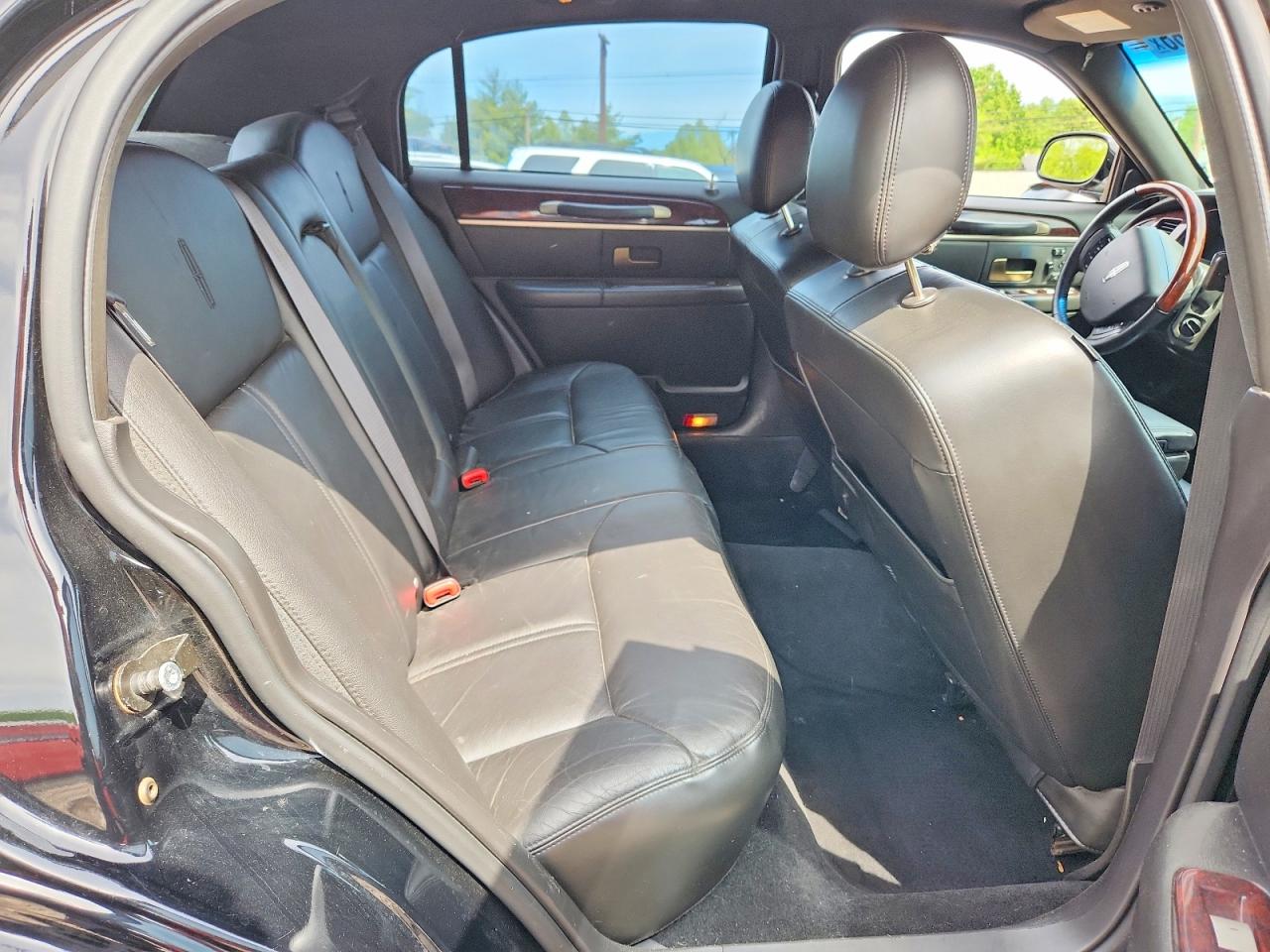 Lincoln Towncar Signature Limited