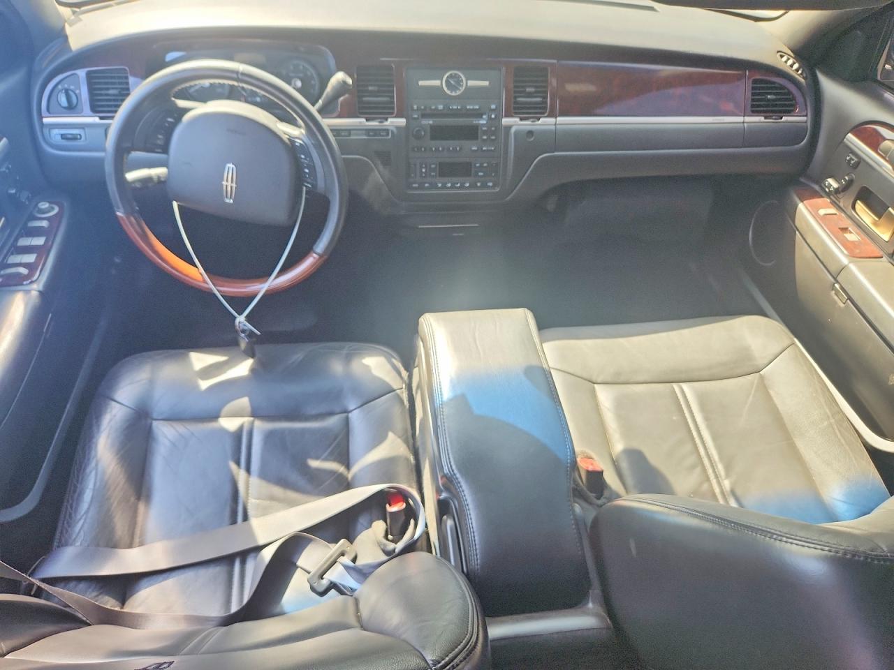 Lincoln Towncar Signature Limited