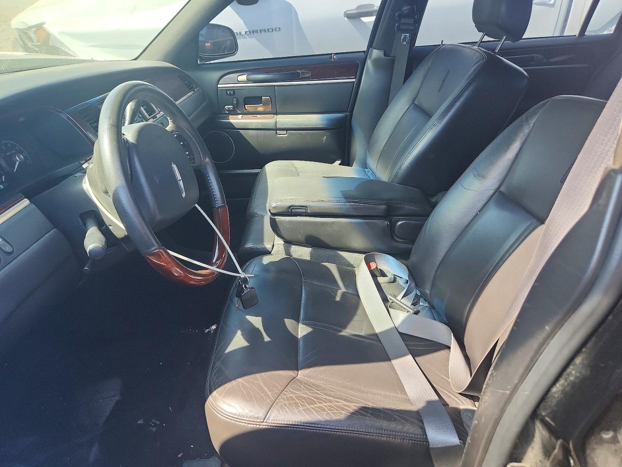 Lincoln Towncar Signature Limited