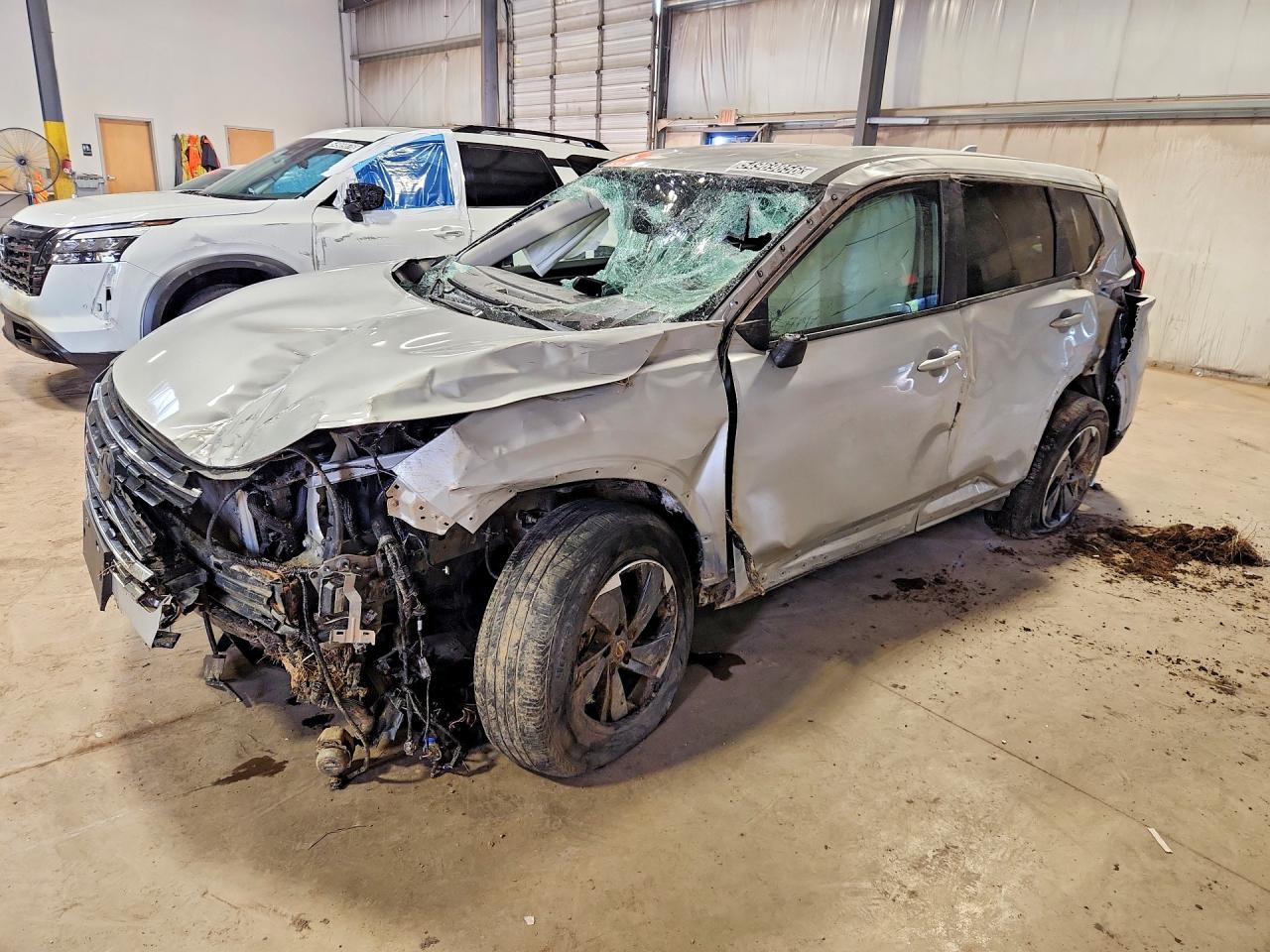 Salvage Nissan Rogue Image