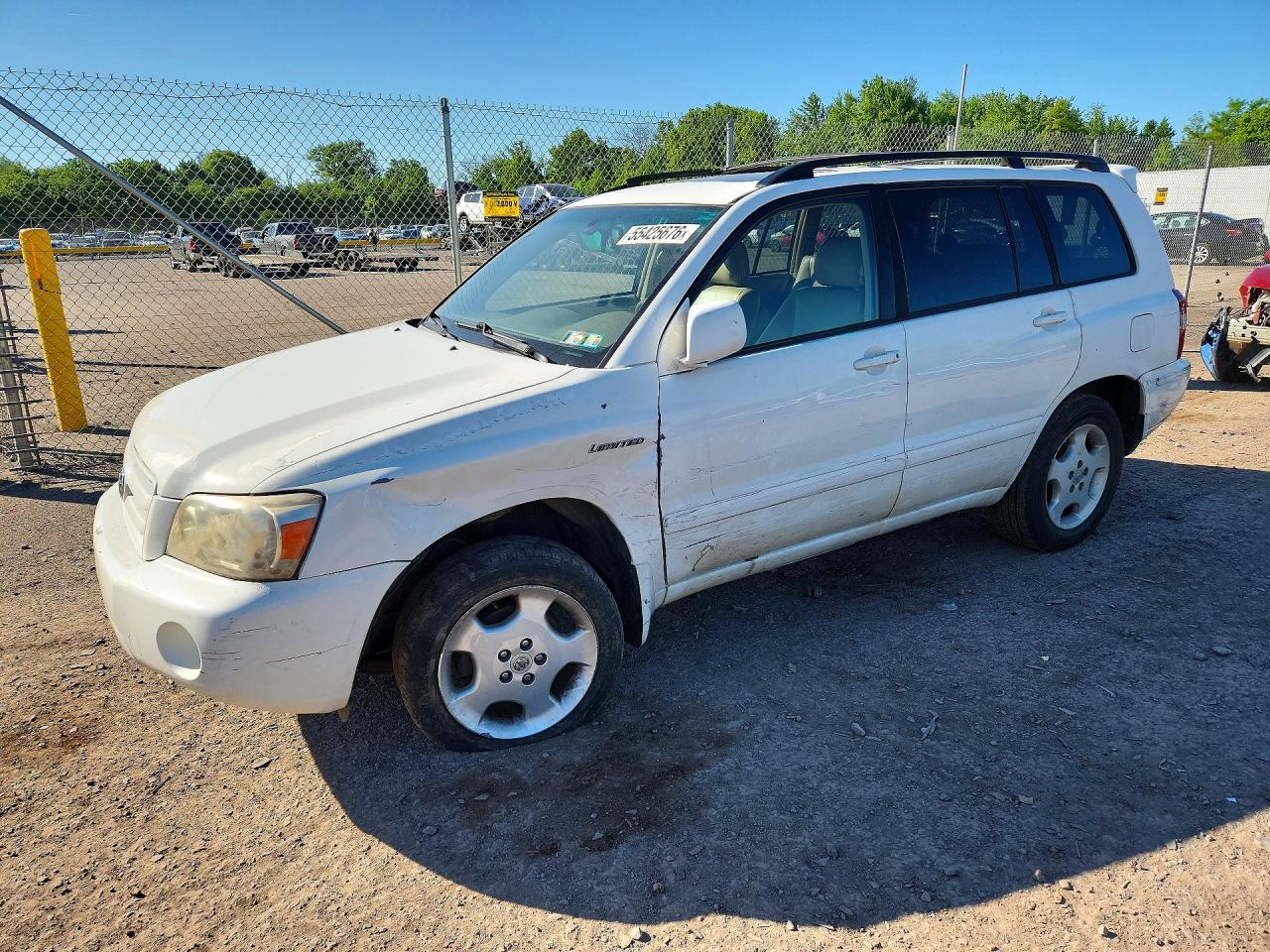 Salvage Toyota Highlander Image