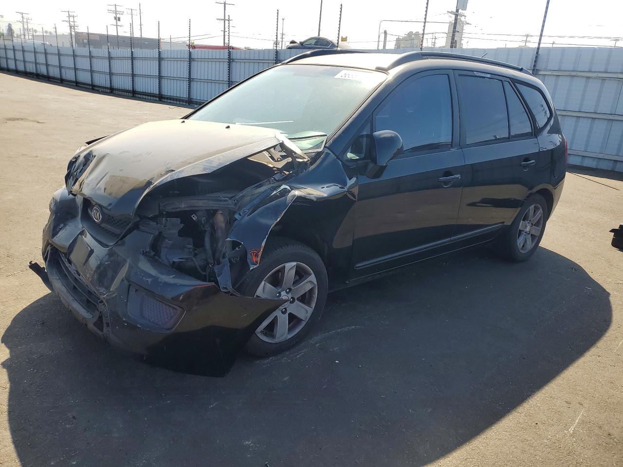 Salvage Kia Rondo Image