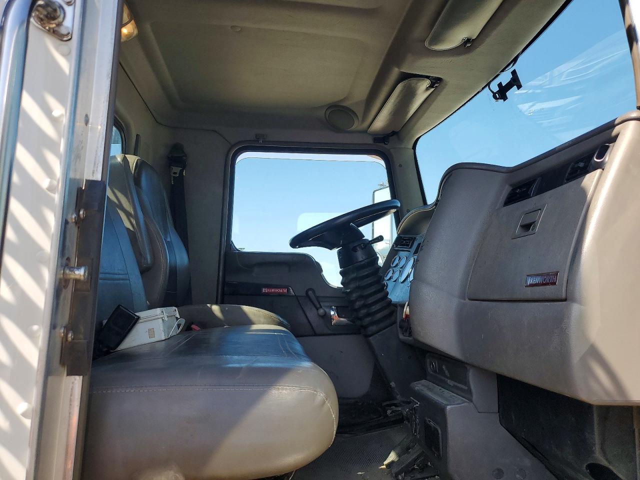 Kenworth T370