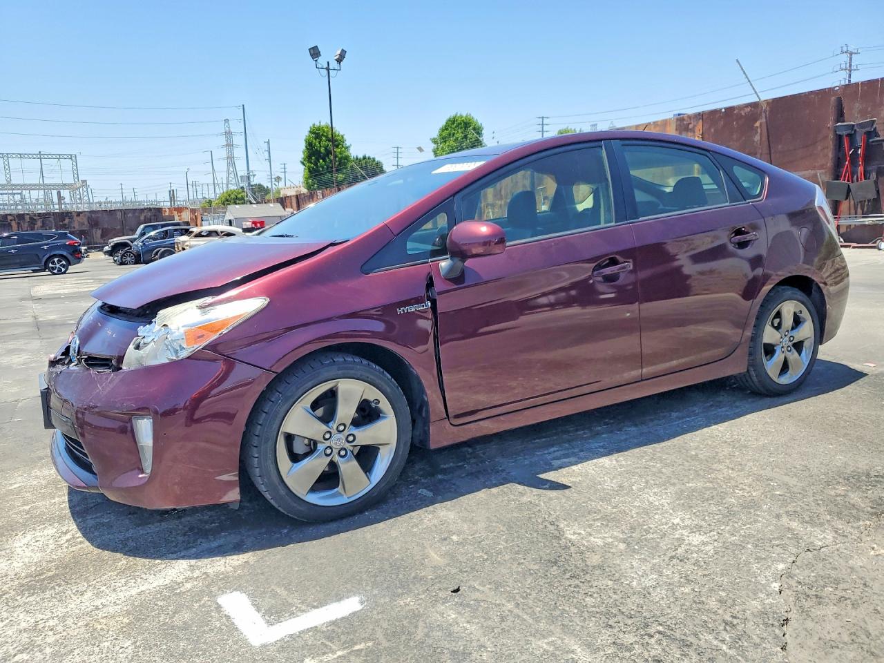 Salvage Toyota Prius Image