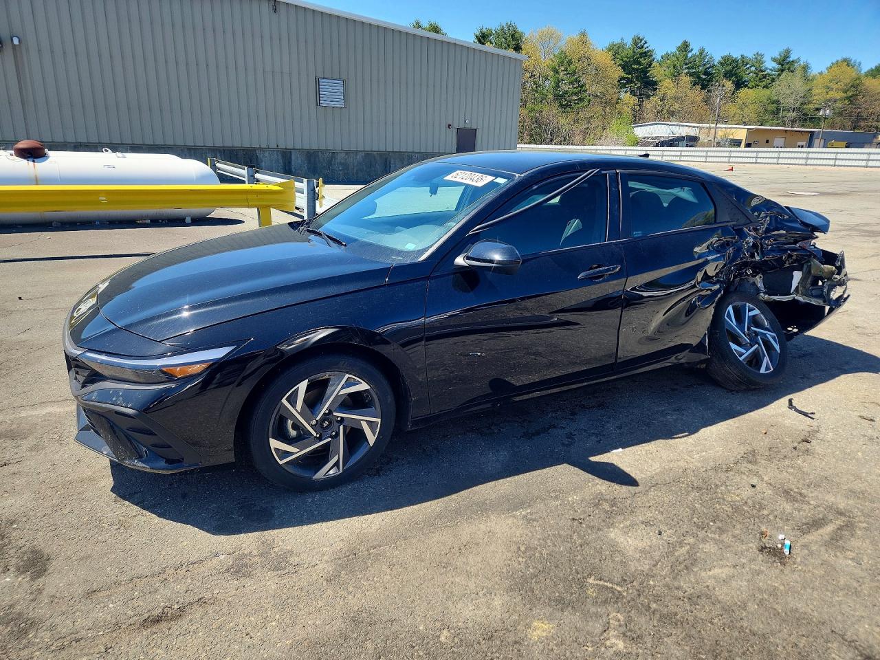 Salvage Hyundai ELANTRA Image