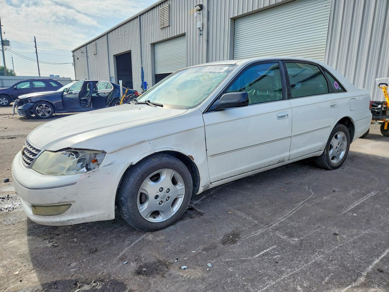 Salvage Toyota Avalon Image