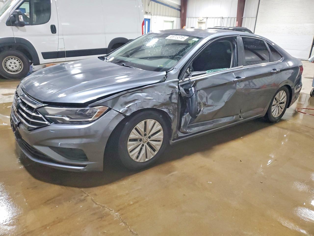 Salvage Volkswagen Jetta Image