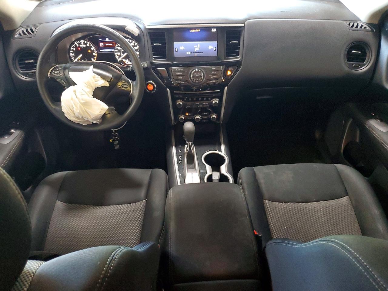 Nissan Pathfinder S