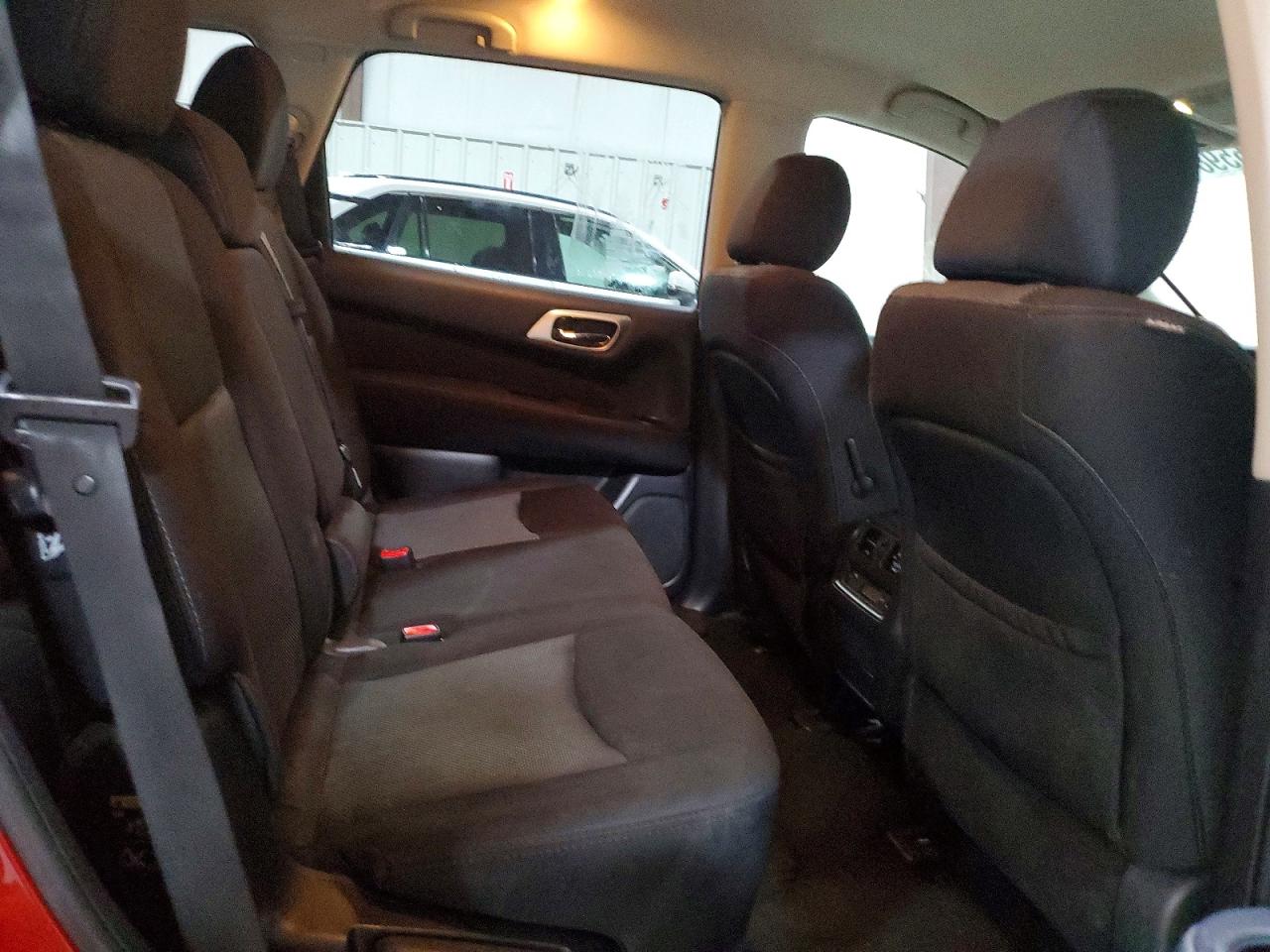 Nissan Pathfinder S