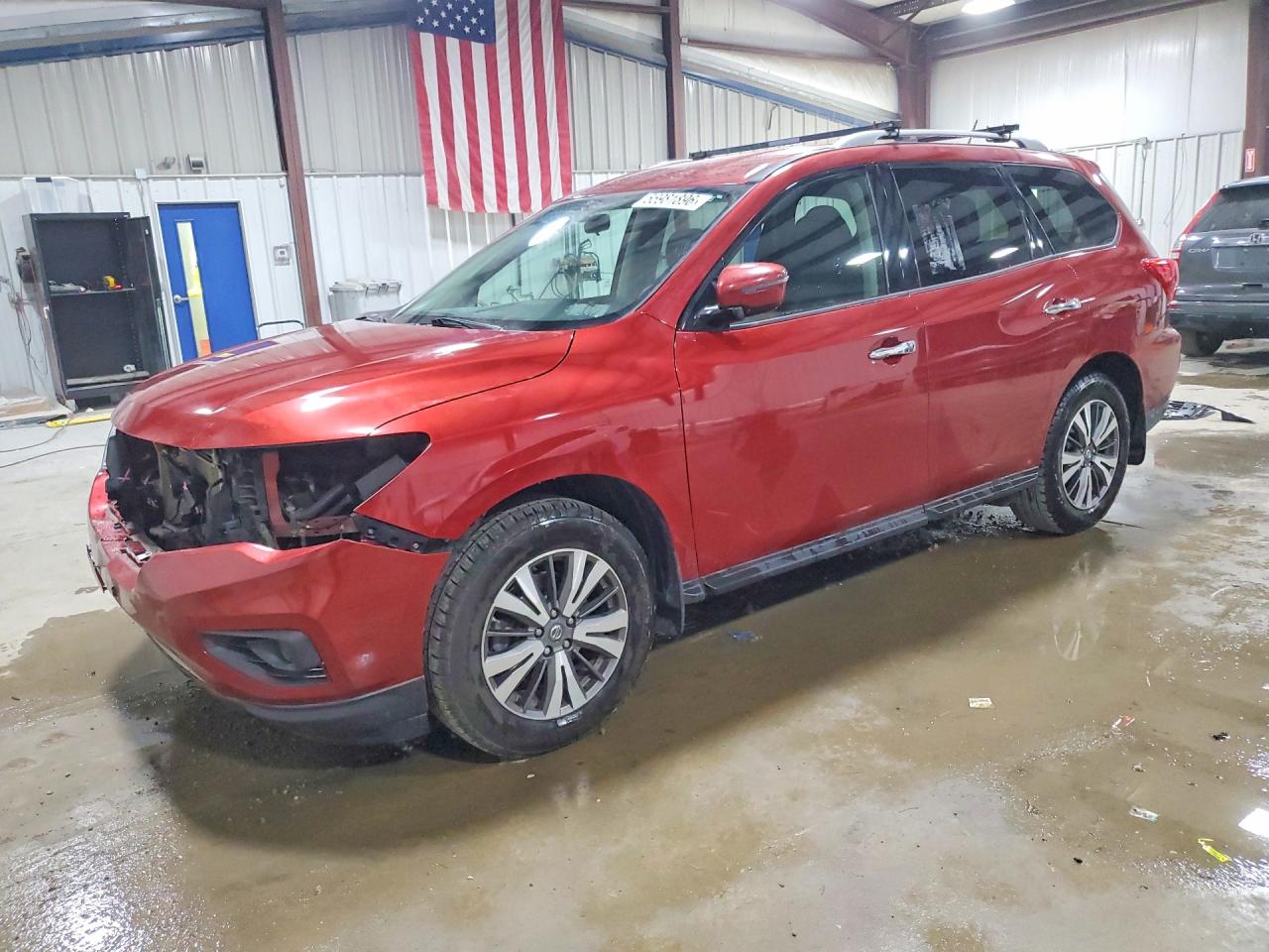 Salvage Nissan Pathfinder Image