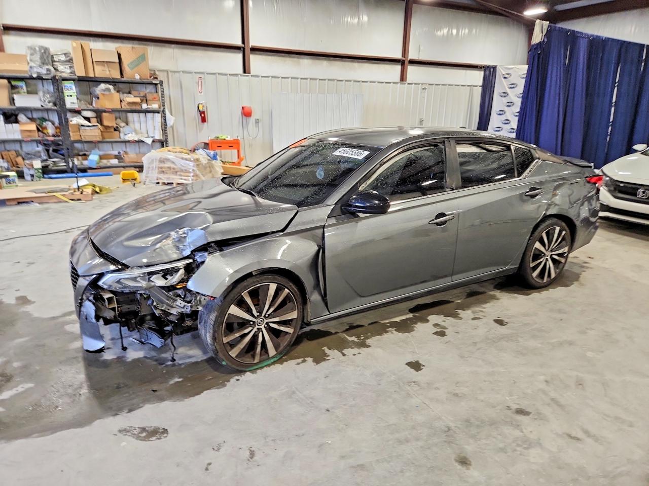 Salvage Nissan Altima Image
