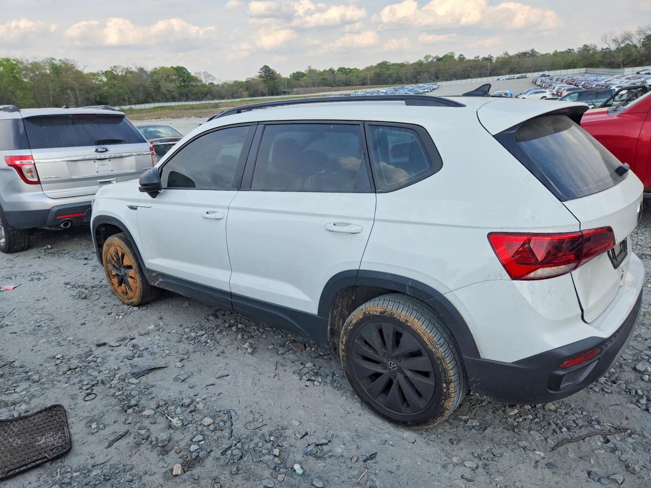 Volkswagen Taos S