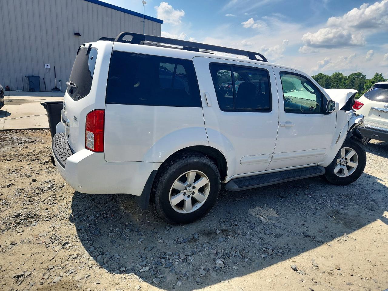 Nissan Pathfinder S