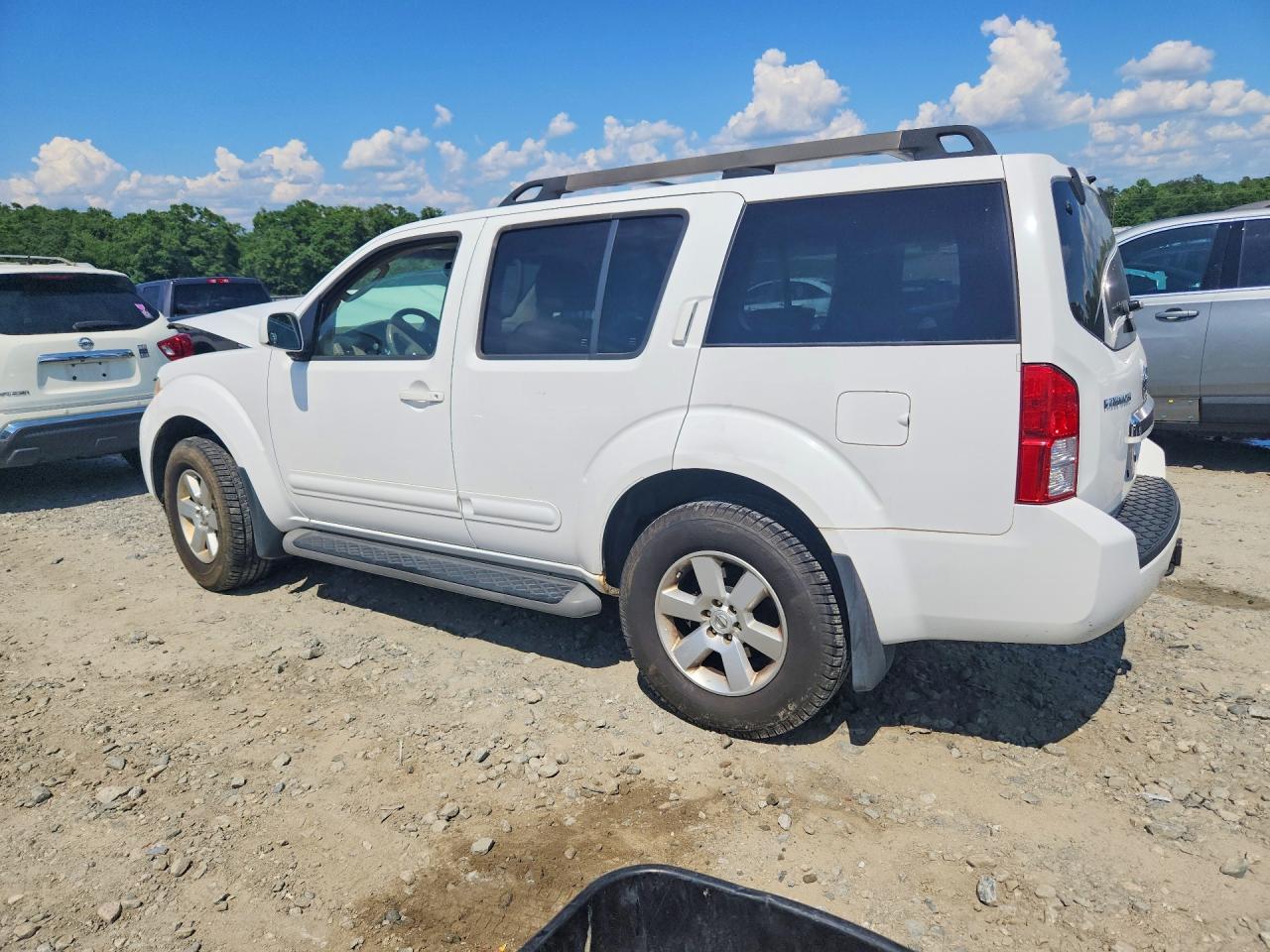 Nissan Pathfinder S