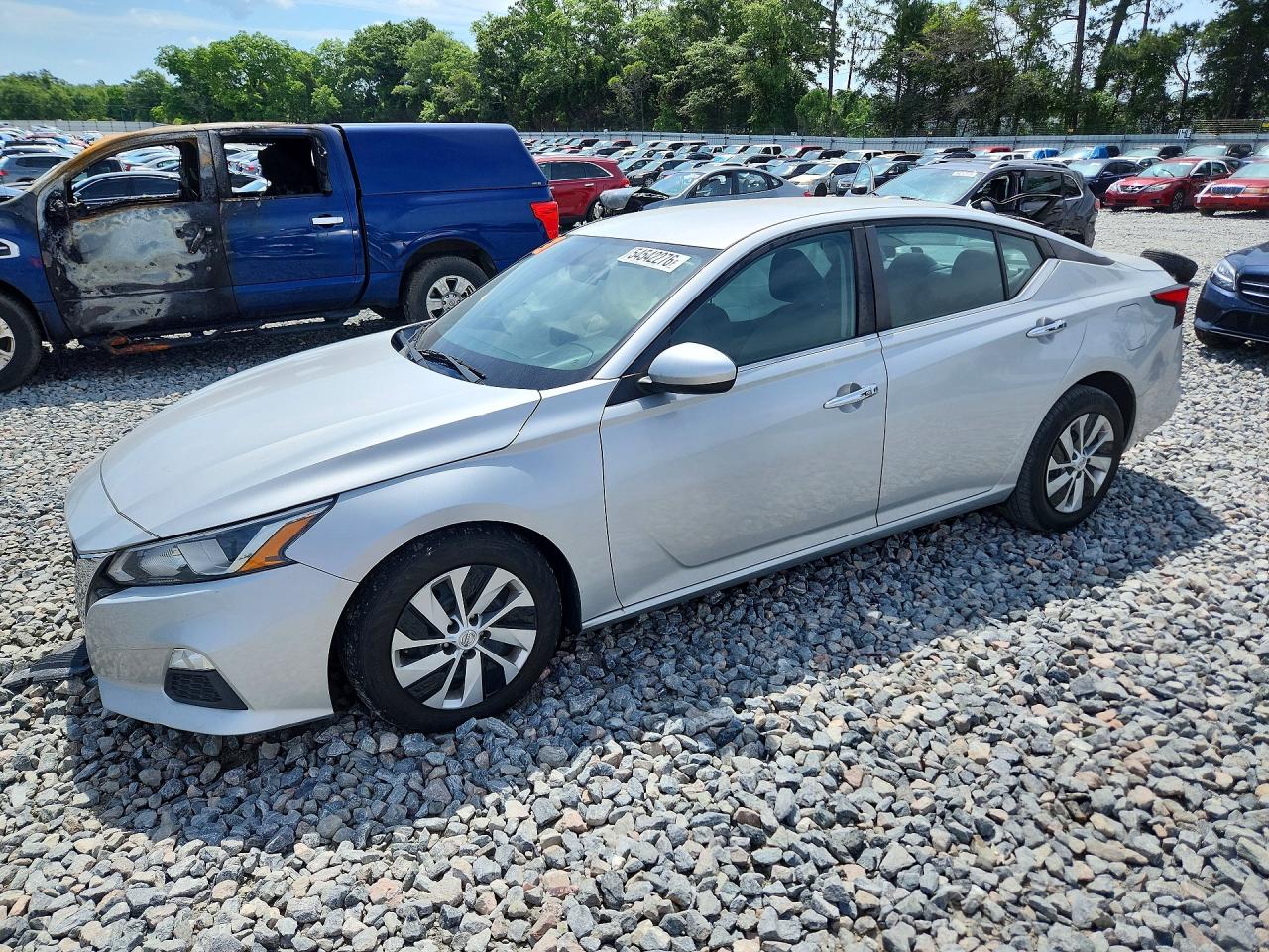 Salvage Nissan Altima Image