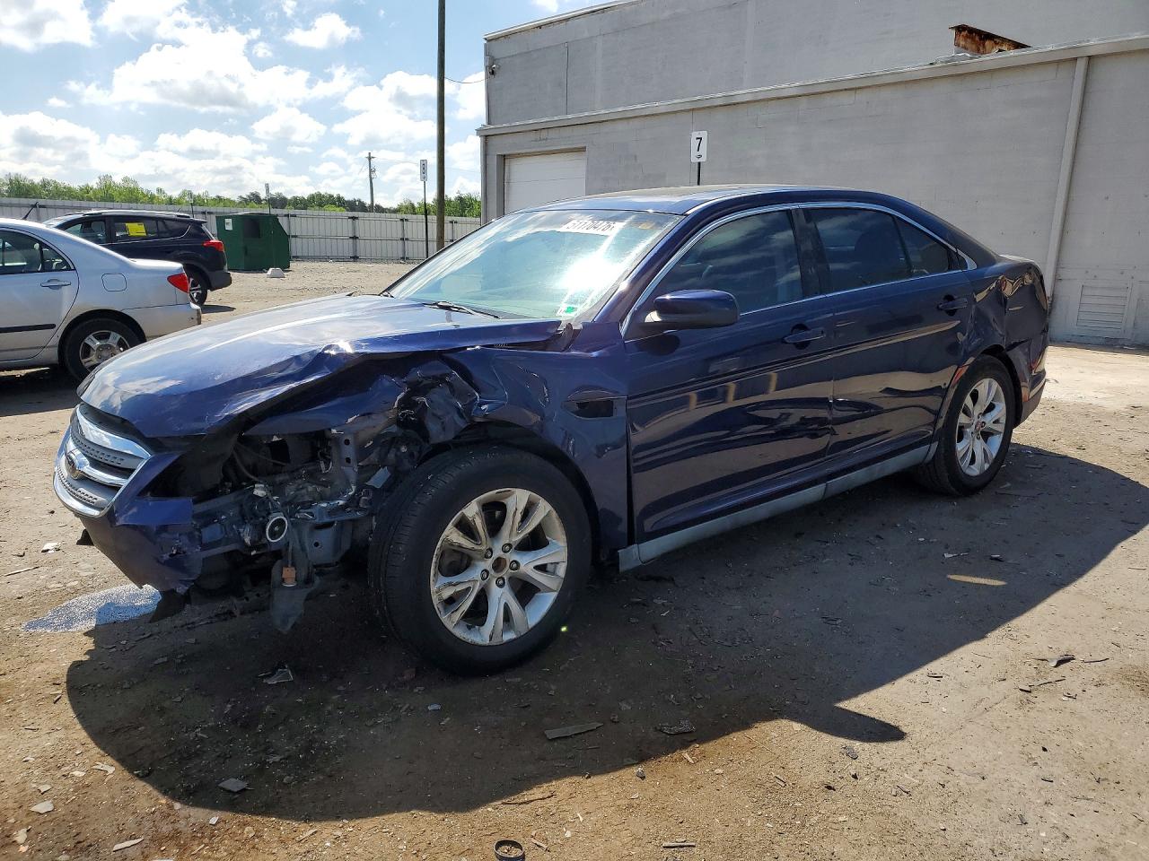 Salvage Ford Taurus Image