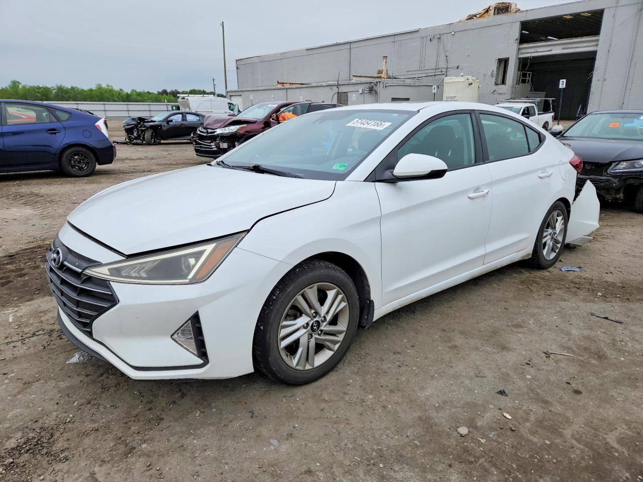 Salvage Hyundai ELANTRA Image