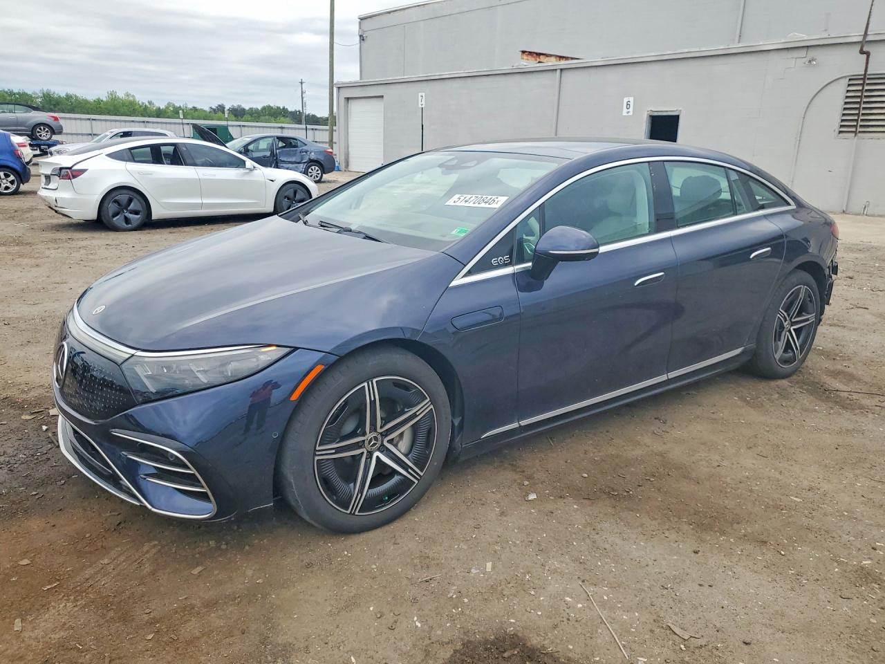 Salvage Mercedes-Benz EQS Image