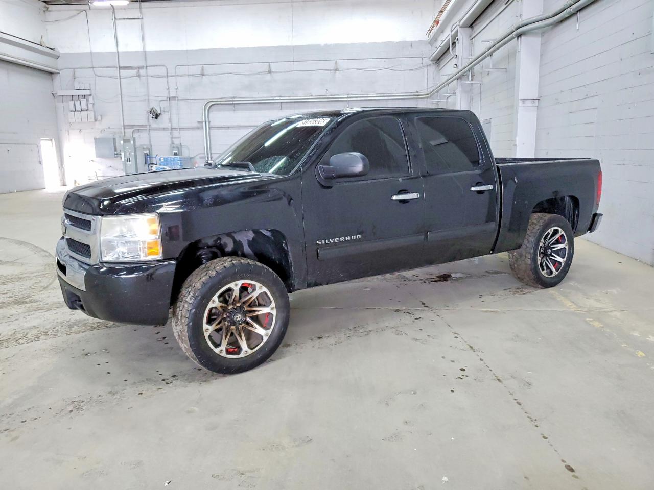 Salvage Chevrolet Silverado Image