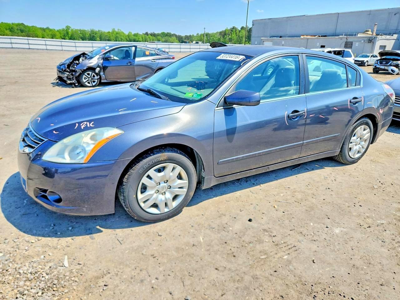 Salvage Nissan Altima Image
