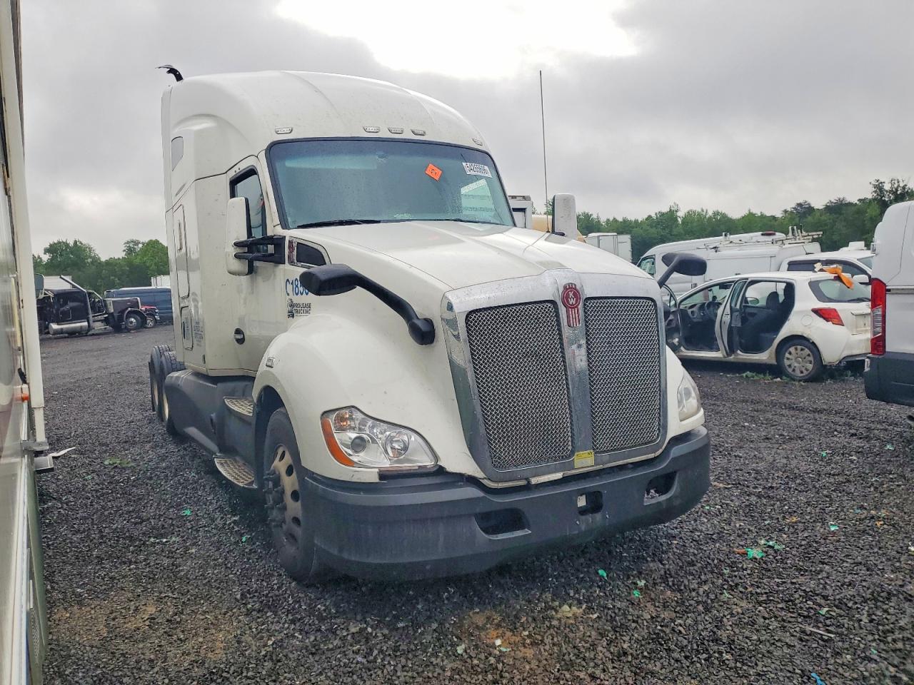 Salvage Kenworth Construction Image