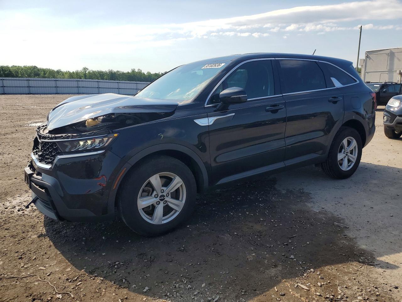 Salvage Kia Sorento Image