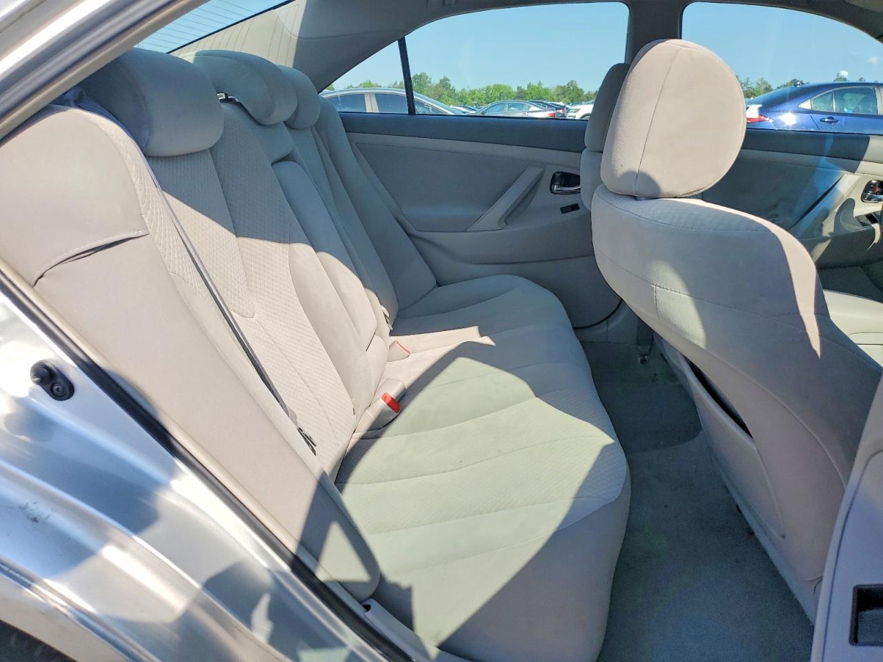 Toyota Camry Le V6