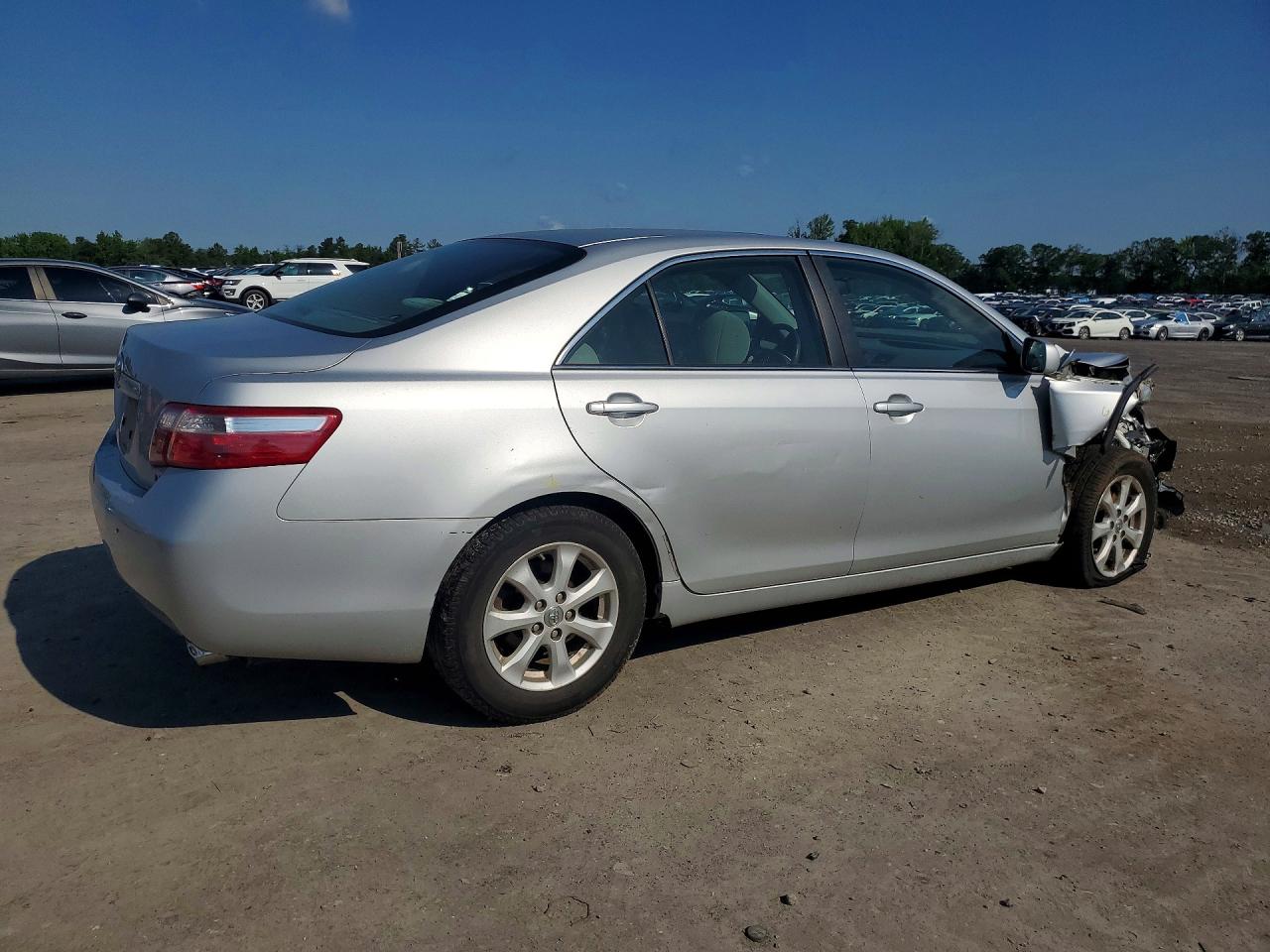 Toyota Camry Le V6