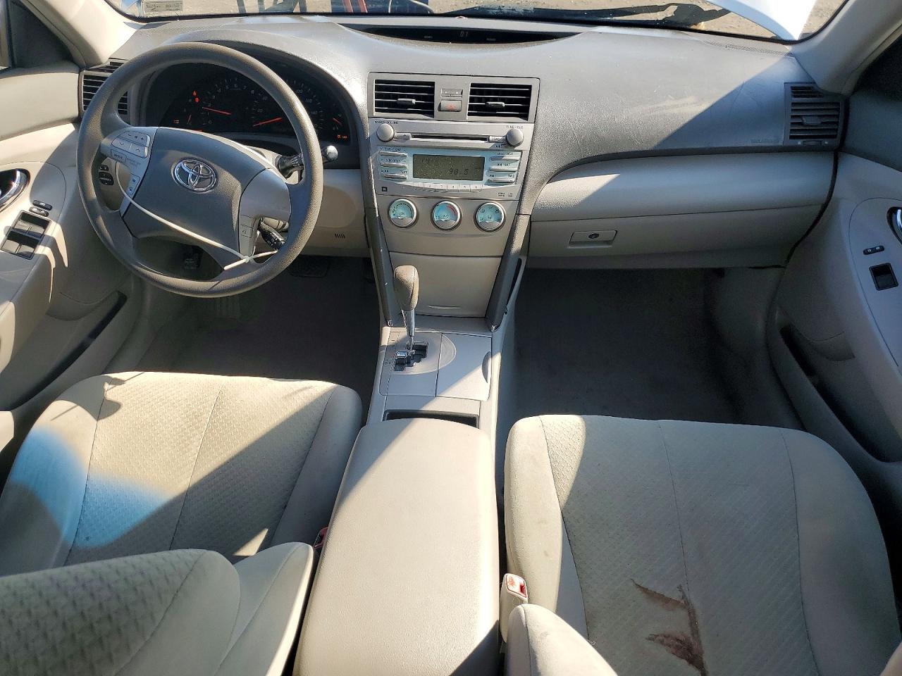 Toyota Camry Le V6