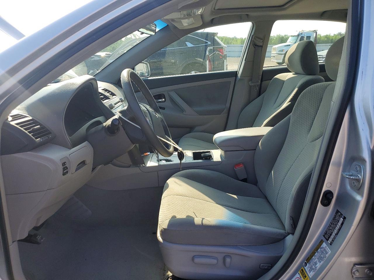 Toyota Camry Le V6