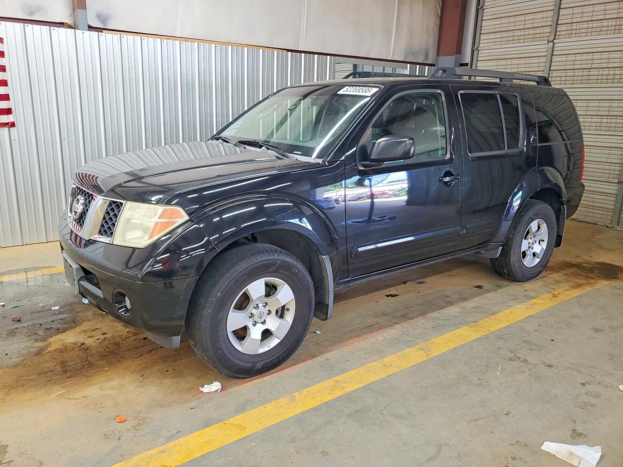 Salvage Nissan Pathfinder Image