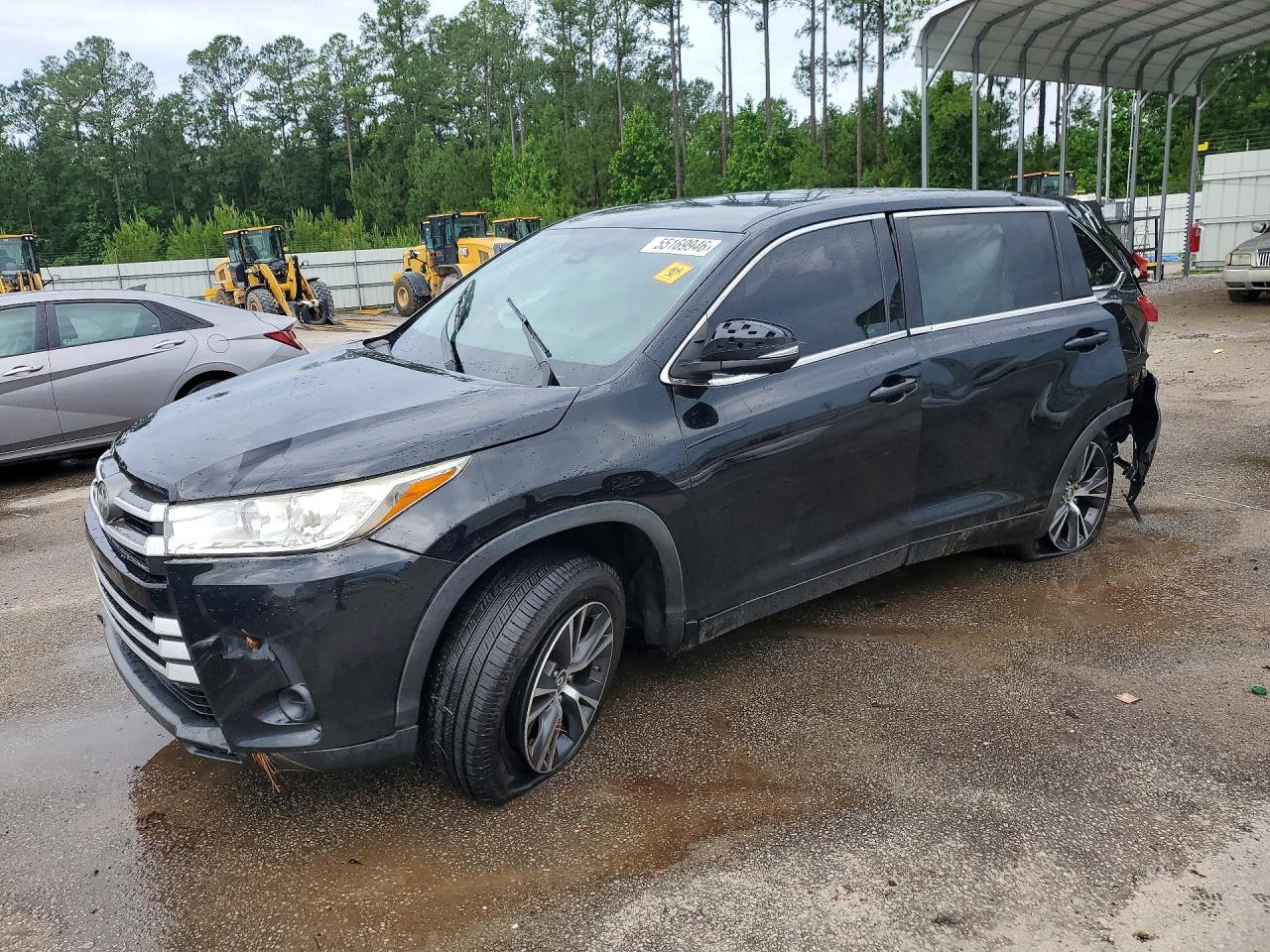 Salvage Toyota Highlander Image