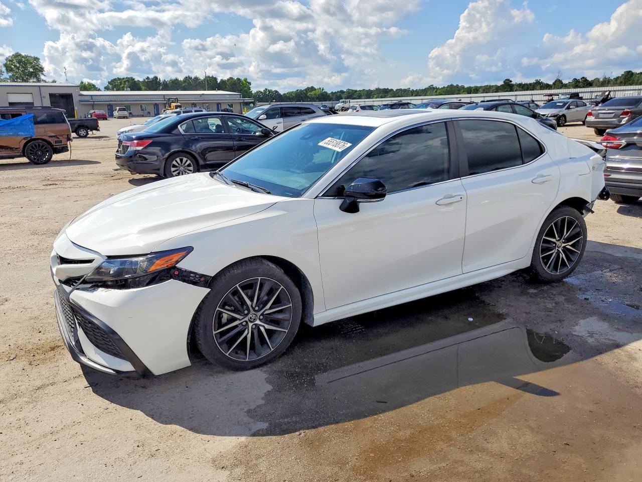 Salvage Toyota Camry Image