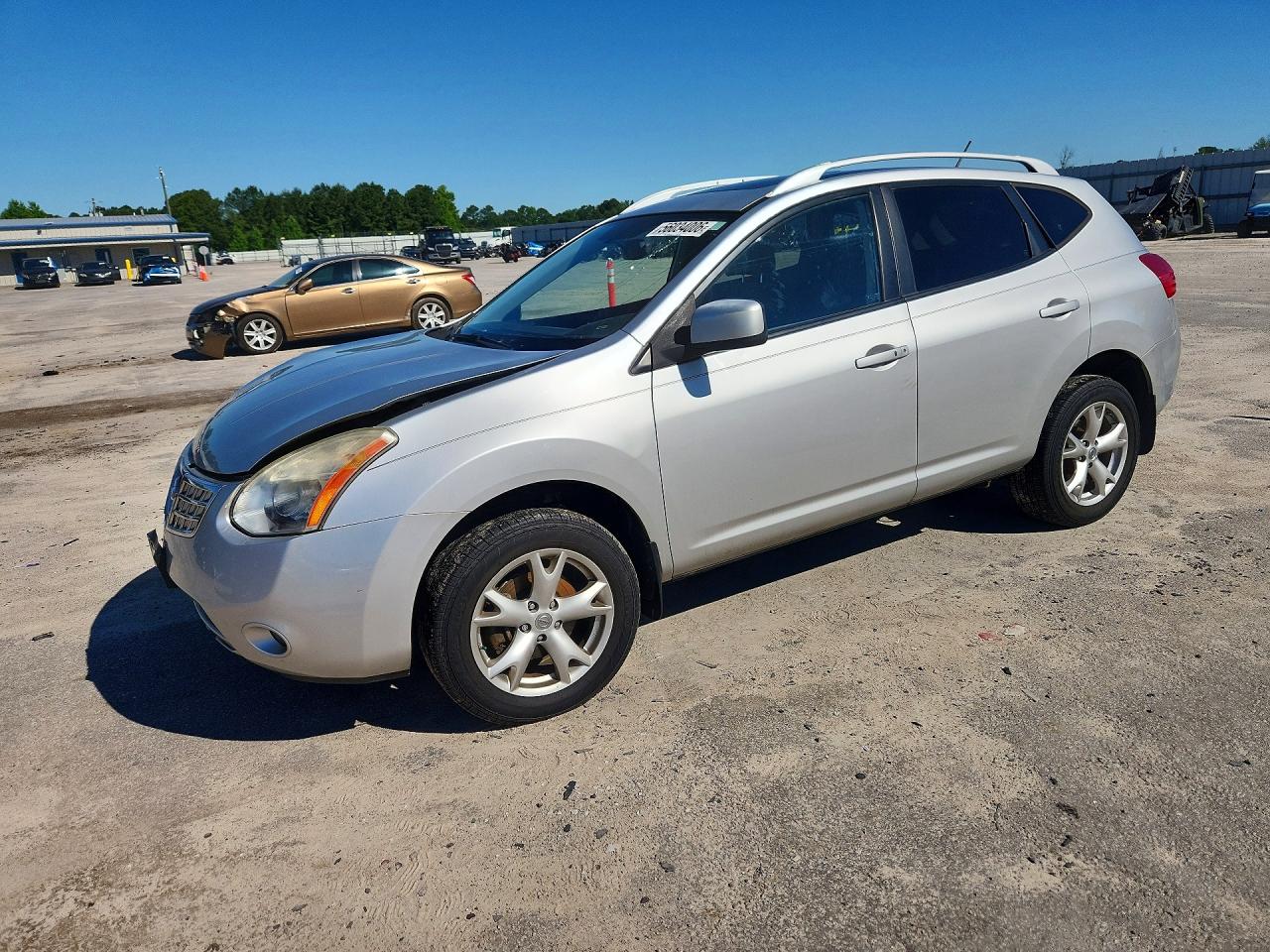 Salvage Nissan Rogue Image