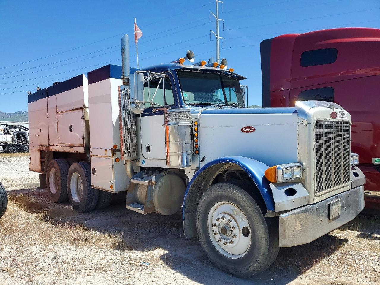Salvage Peterbilt 379 Image