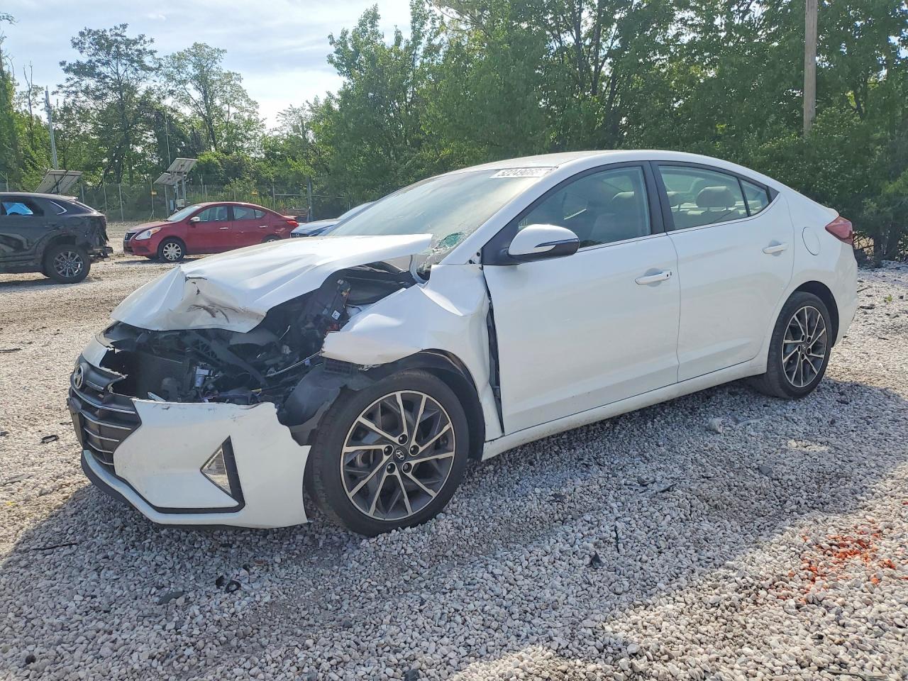Salvage Hyundai ELANTRA Image