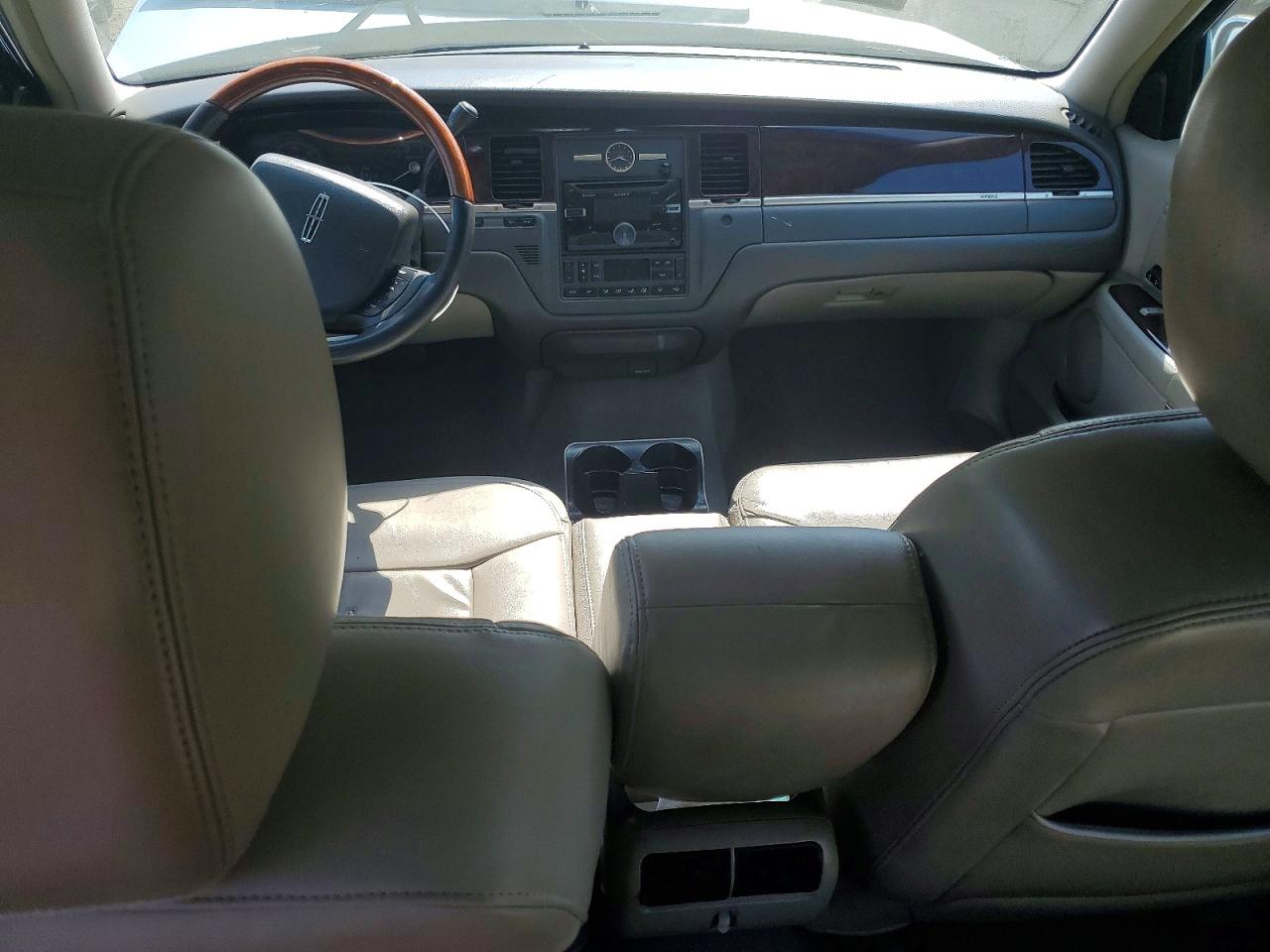 Lincoln Towncar Signature Limited