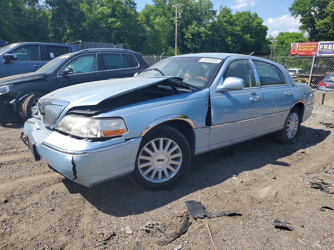 Salvage Lincoln Towncar Image