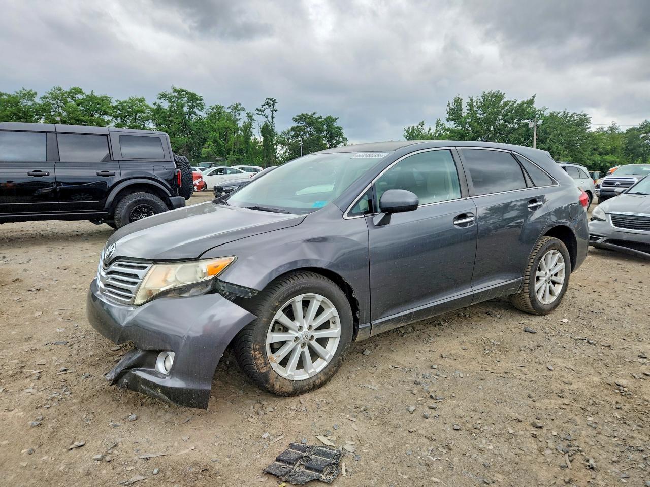 Salvage Toyota Venza Image