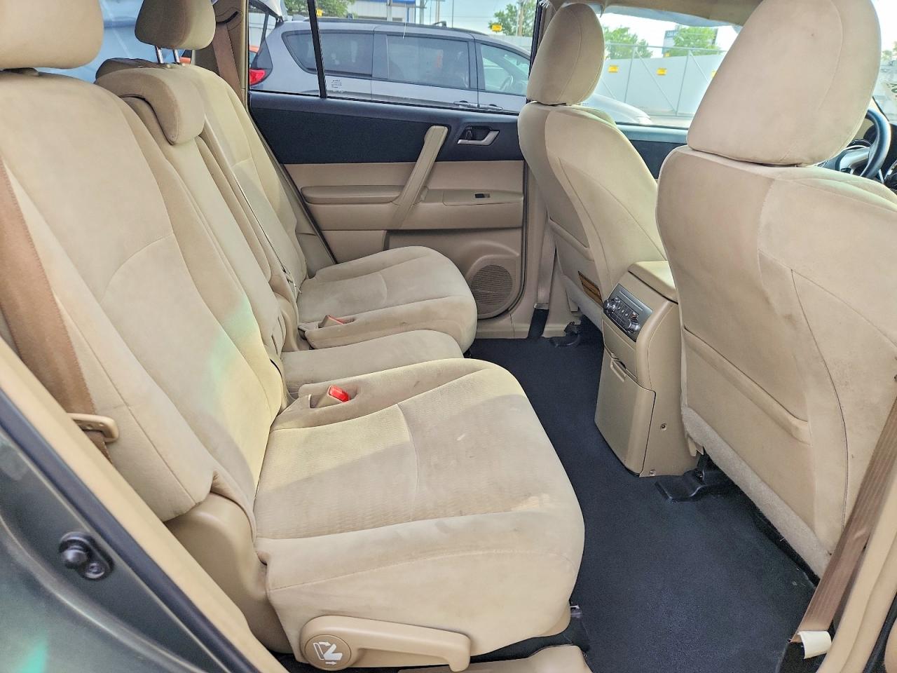 Toyota Highlander Base